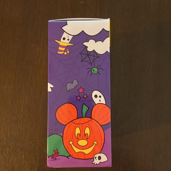 Disney Halloween soap dispenser. - Picture 5 of 7